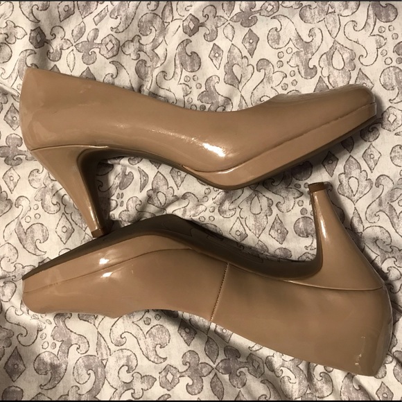 *SOLD*Bandolino Taupe 3in. Pumps - Picture 5 of 5